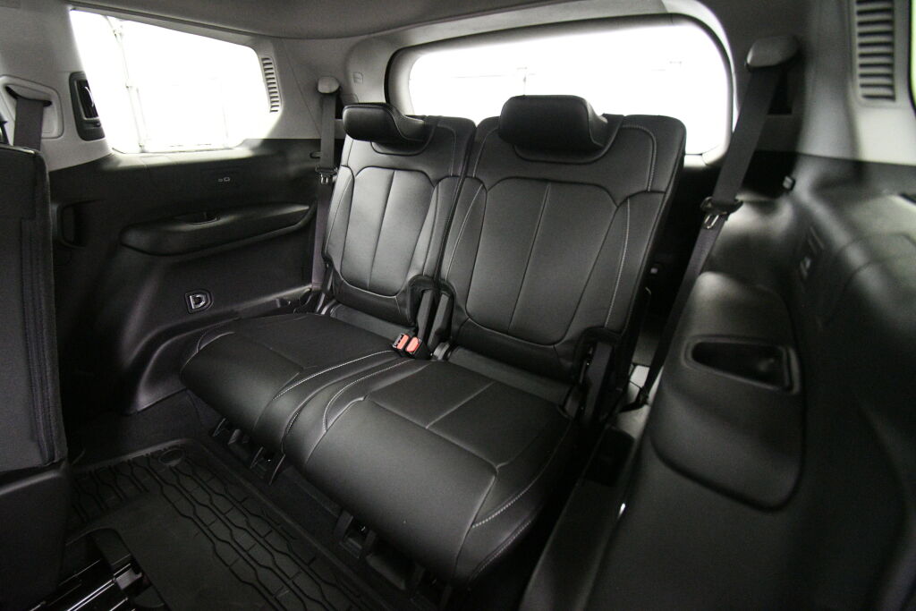 Vehicle image 12 of 32