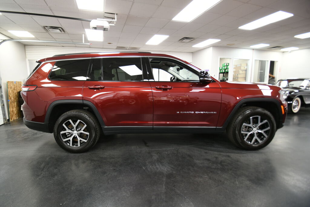 Vehicle image 4 of 32