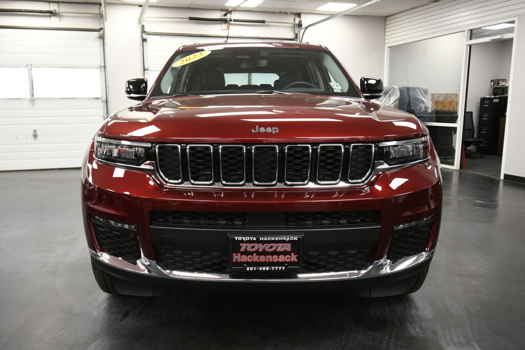 Vehicle image 2 of 32