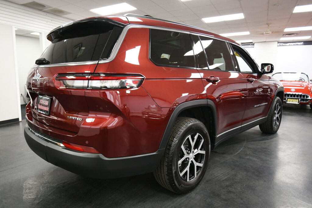 Vehicle image 5 of 32