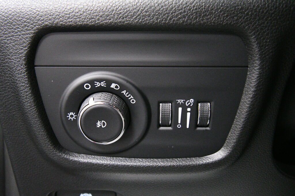 Vehicle image 27 of 32