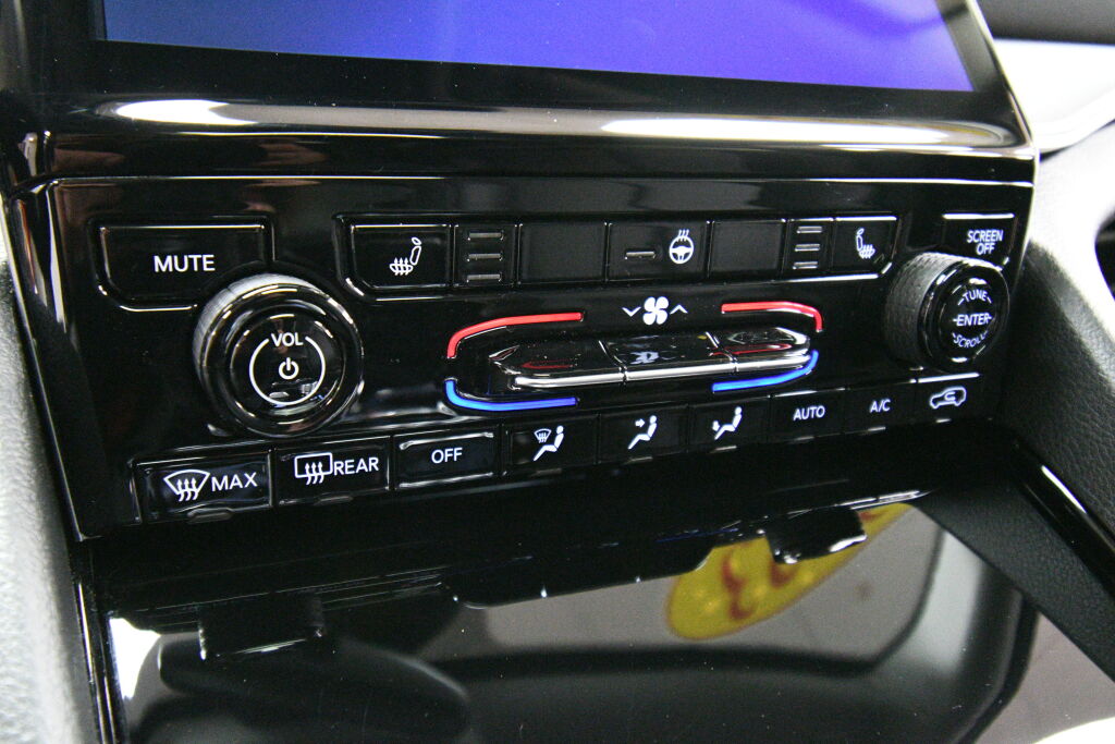 Vehicle image 22 of 32