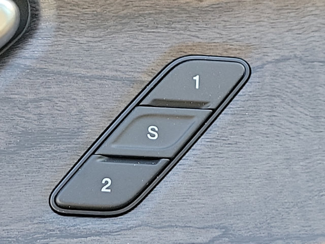 Vehicle image 18 of 21