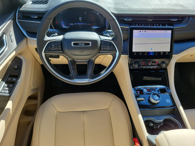 Vehicle image 8 of 21