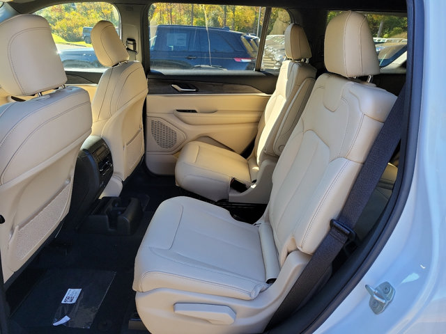 Vehicle image 6 of 21