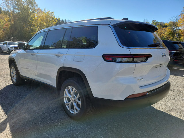 Vehicle image 4 of 21