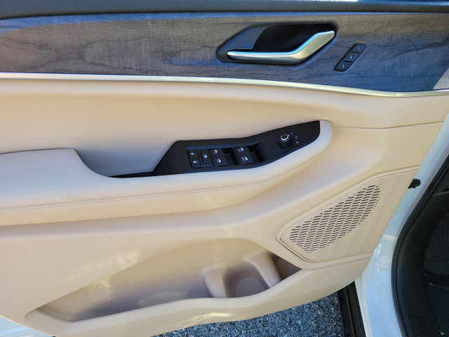 Vehicle image 9 of 21