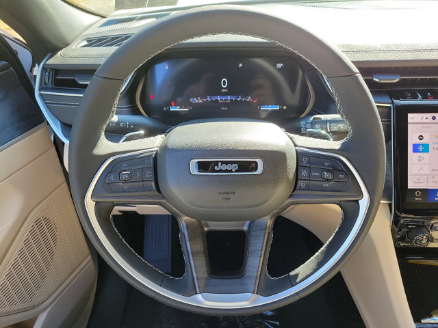 Vehicle image 16 of 21