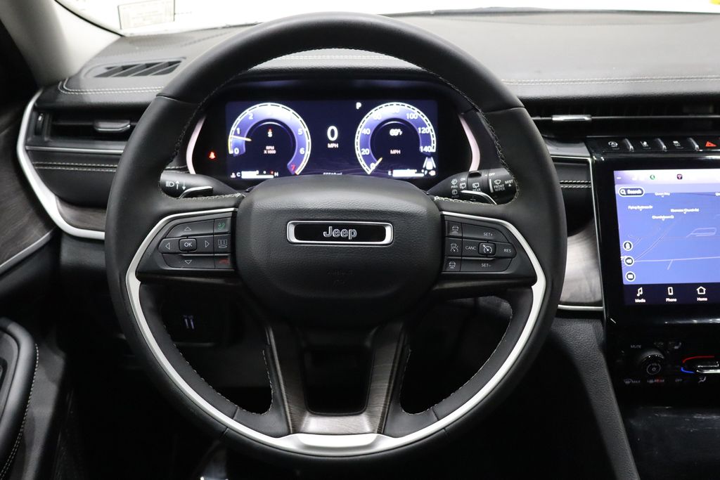 Vehicle image 21 of 46