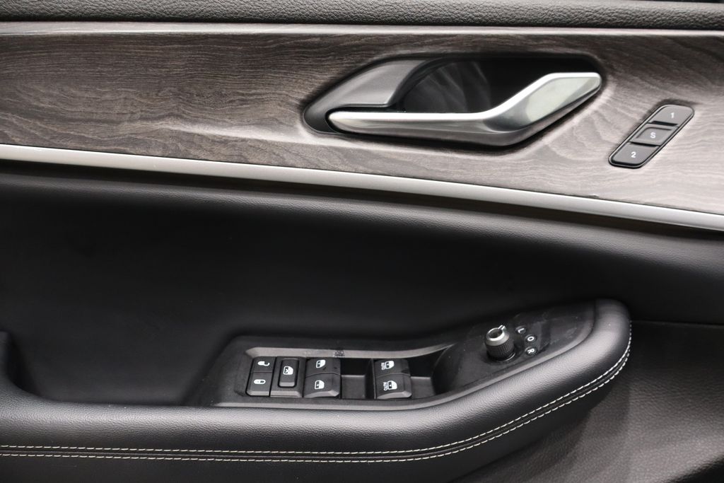 Vehicle image 15 of 46