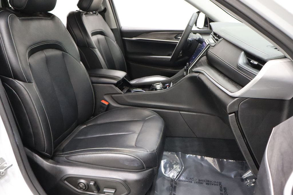 Vehicle image 13 of 46