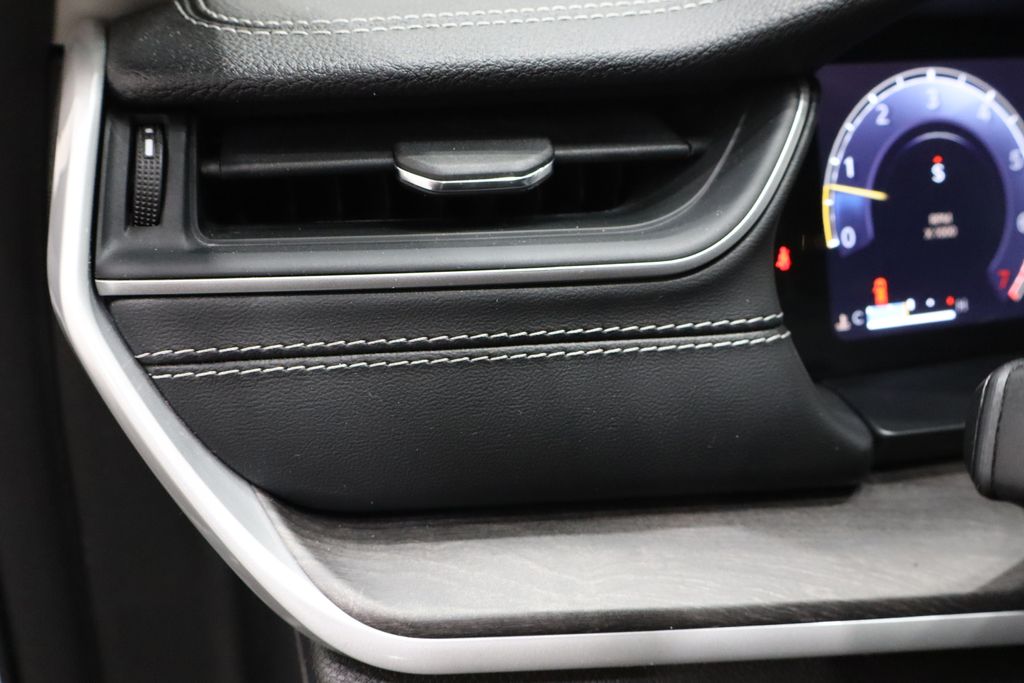 Vehicle image 16 of 46
