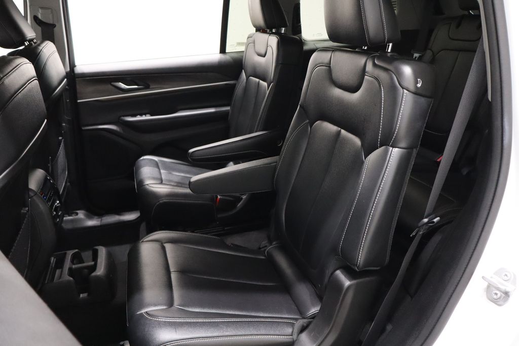 Vehicle image 10 of 46