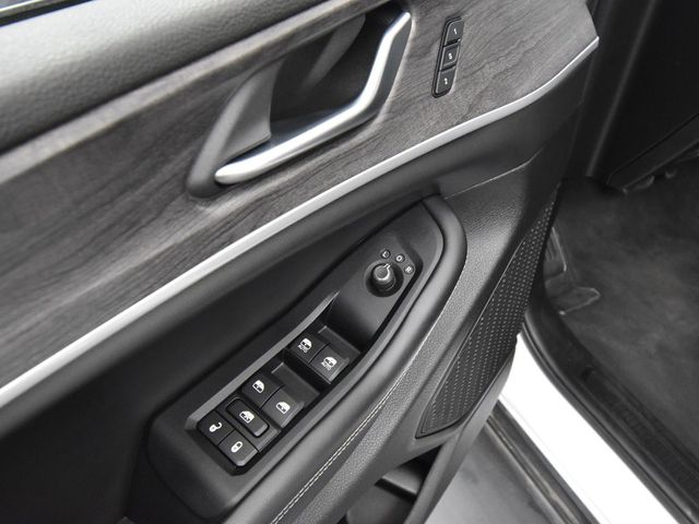 Vehicle image 47 of 60
