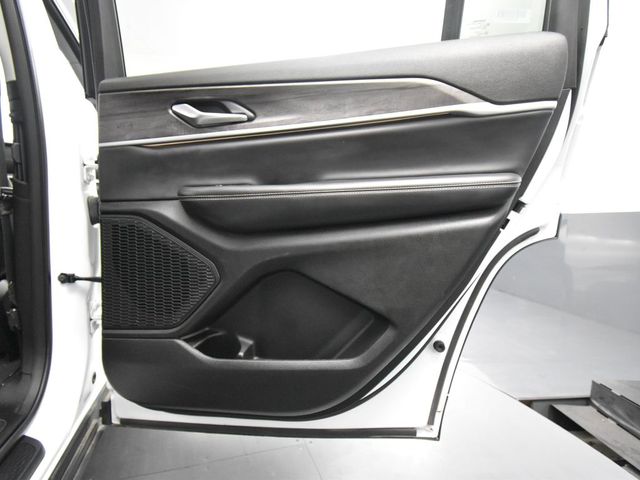 Vehicle image 46 of 60