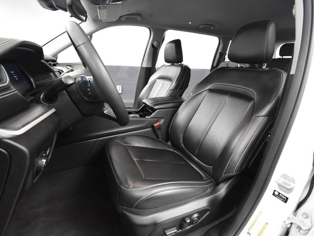 Vehicle image 28 of 60