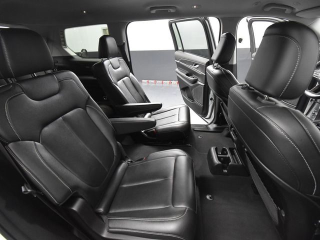 Vehicle image 25 of 60