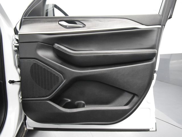 Vehicle image 43 of 60