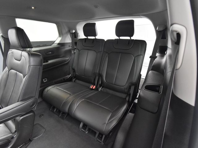Vehicle image 27 of 60