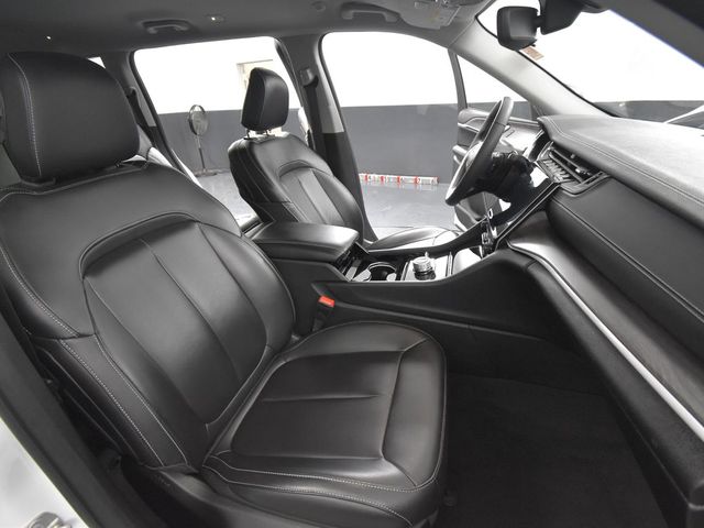 Vehicle image 32 of 60