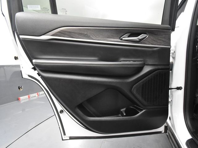 Vehicle image 44 of 60
