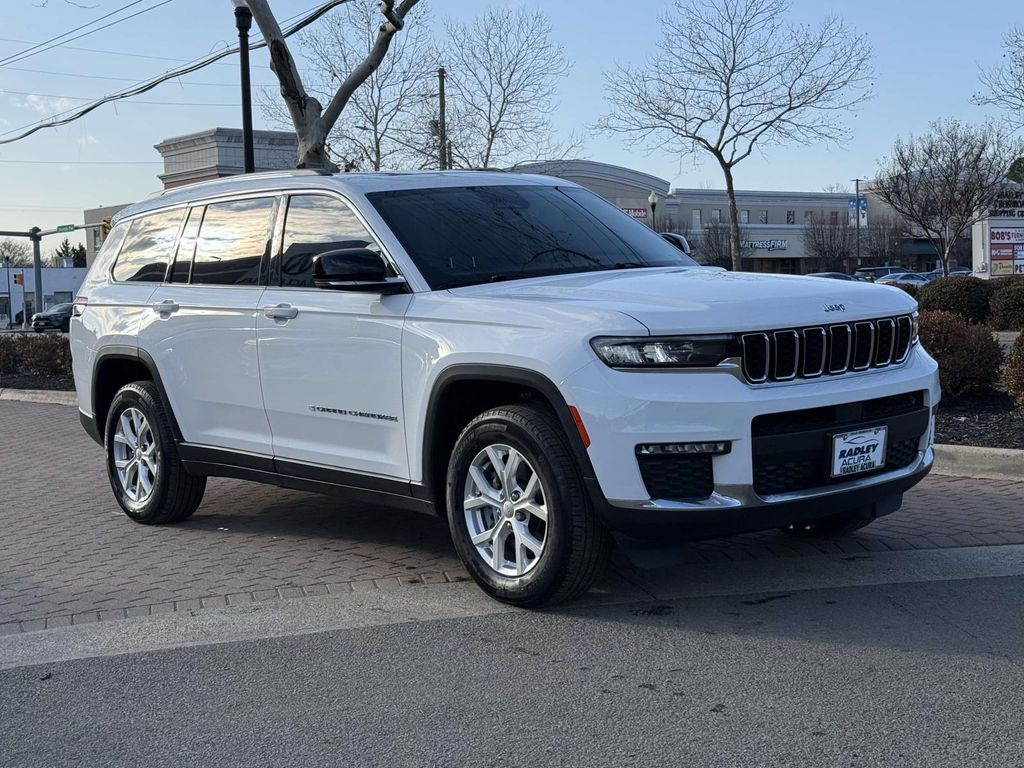 2023 Jeep Grand Cherokee L Limited Image 3 of 32