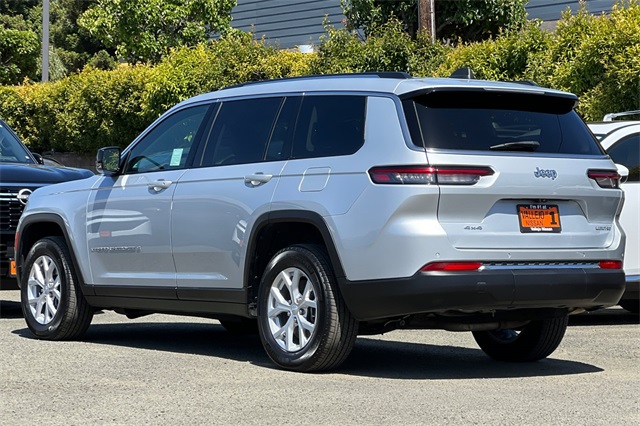 Vehicle image 11 of 46