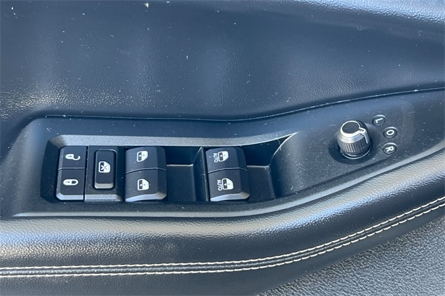 Vehicle image 31 of 46