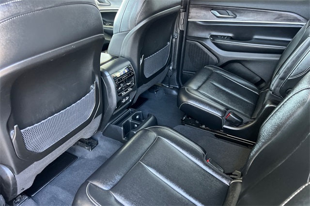 Vehicle image 16 of 46