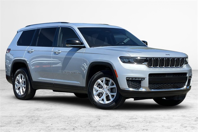 Vehicle image 4 of 46