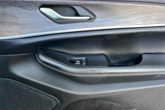 Vehicle image 29 of 46