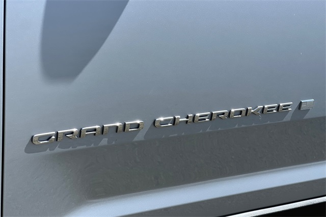Vehicle image 42 of 46