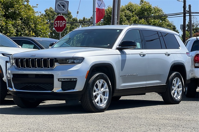 Vehicle image 2 of 46