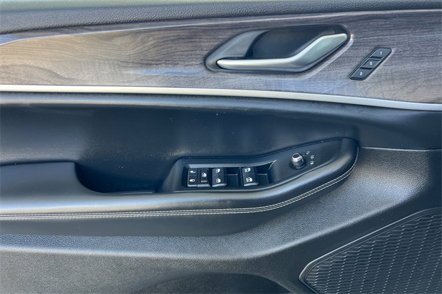 Vehicle image 28 of 46