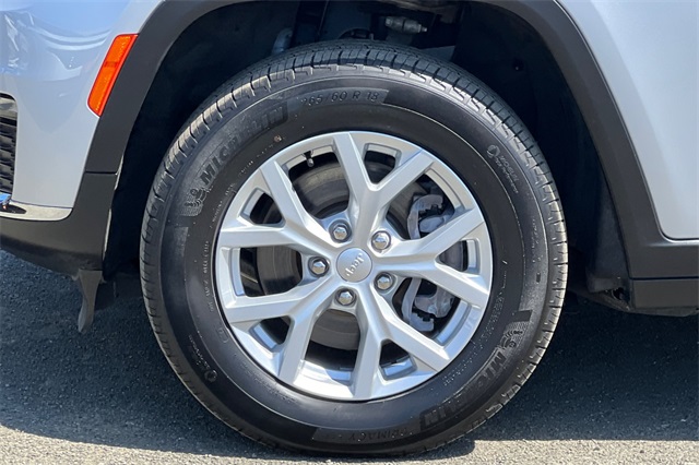 Vehicle image 13 of 46