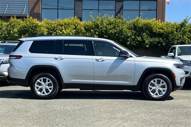 Vehicle image 8 of 46