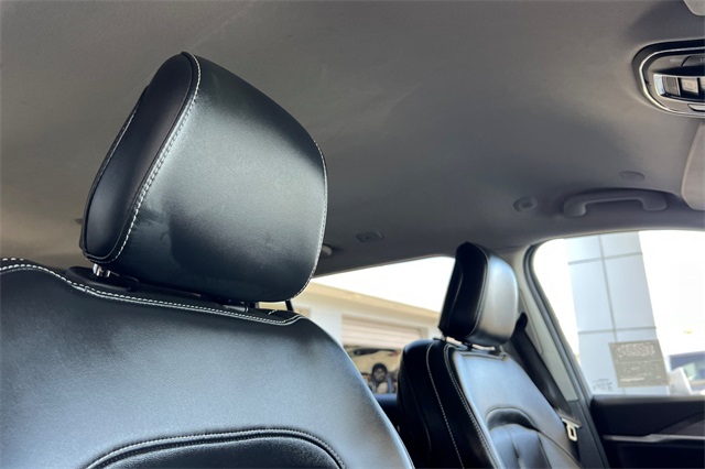 Vehicle image 17 of 46