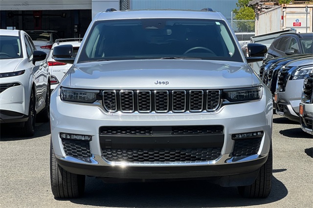 Vehicle image 3 of 46