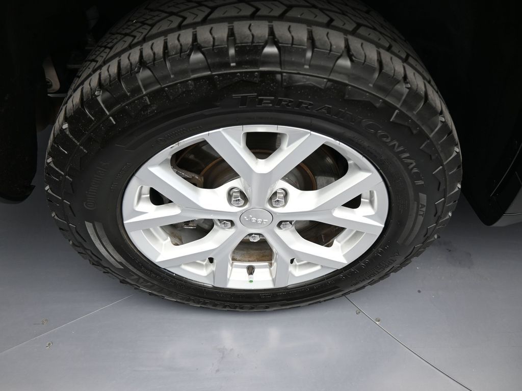 Vehicle image 37 of 78
