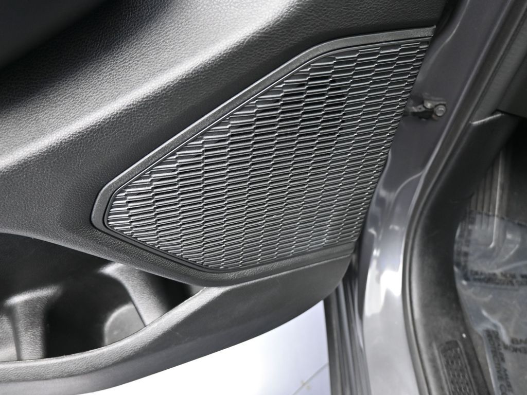 Vehicle image 72 of 78