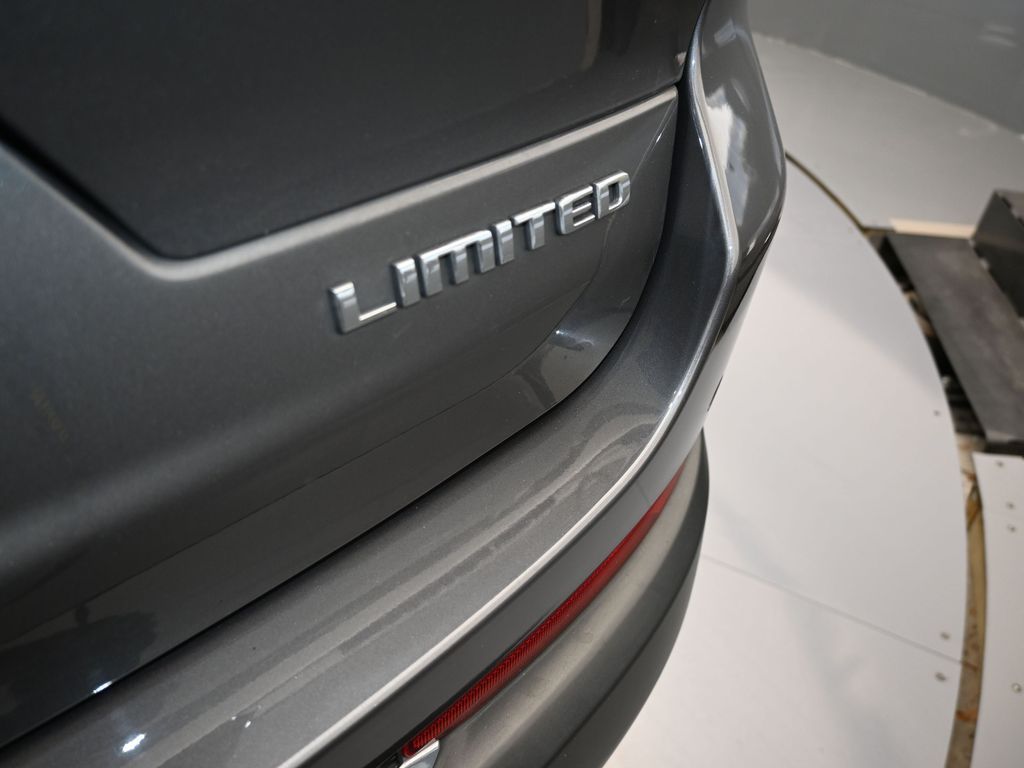 Vehicle image 71 of 78