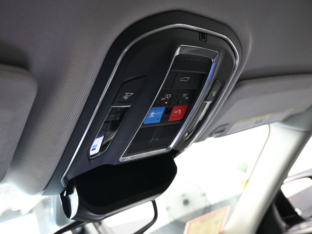 Vehicle image 66 of 78
