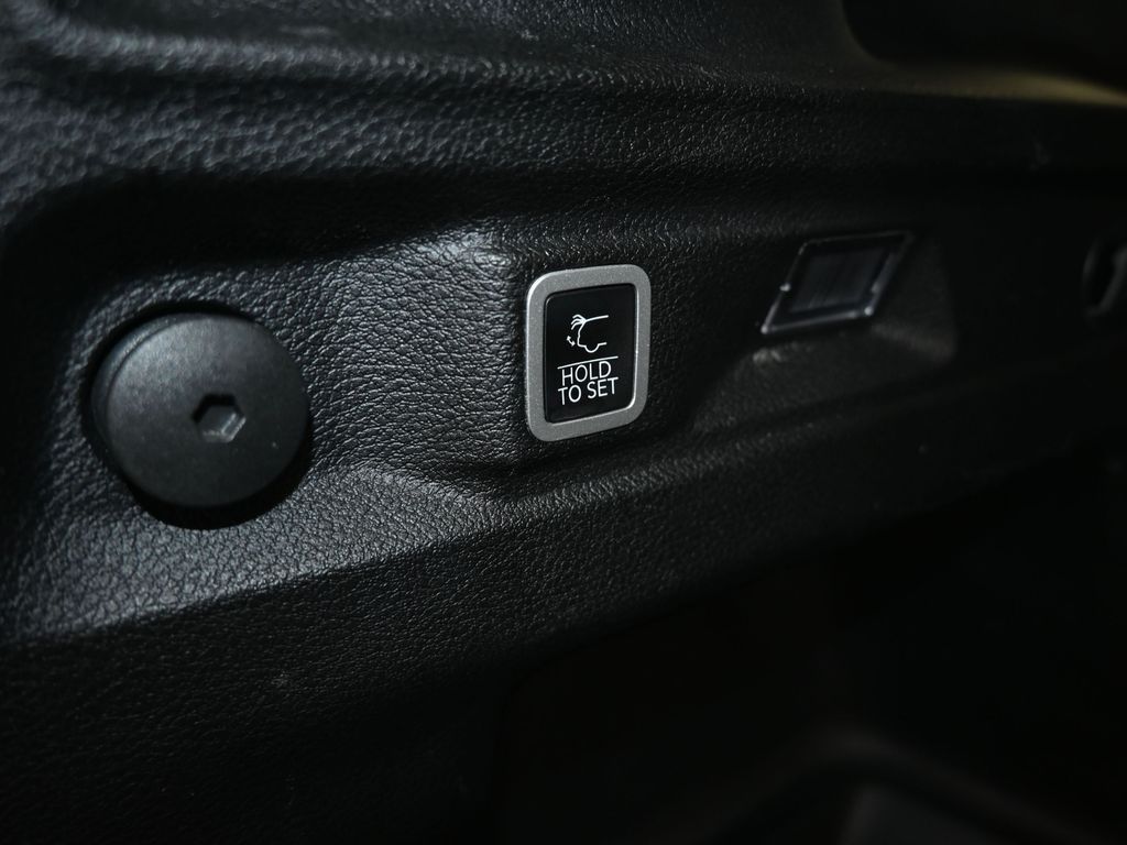 Vehicle image 62 of 78