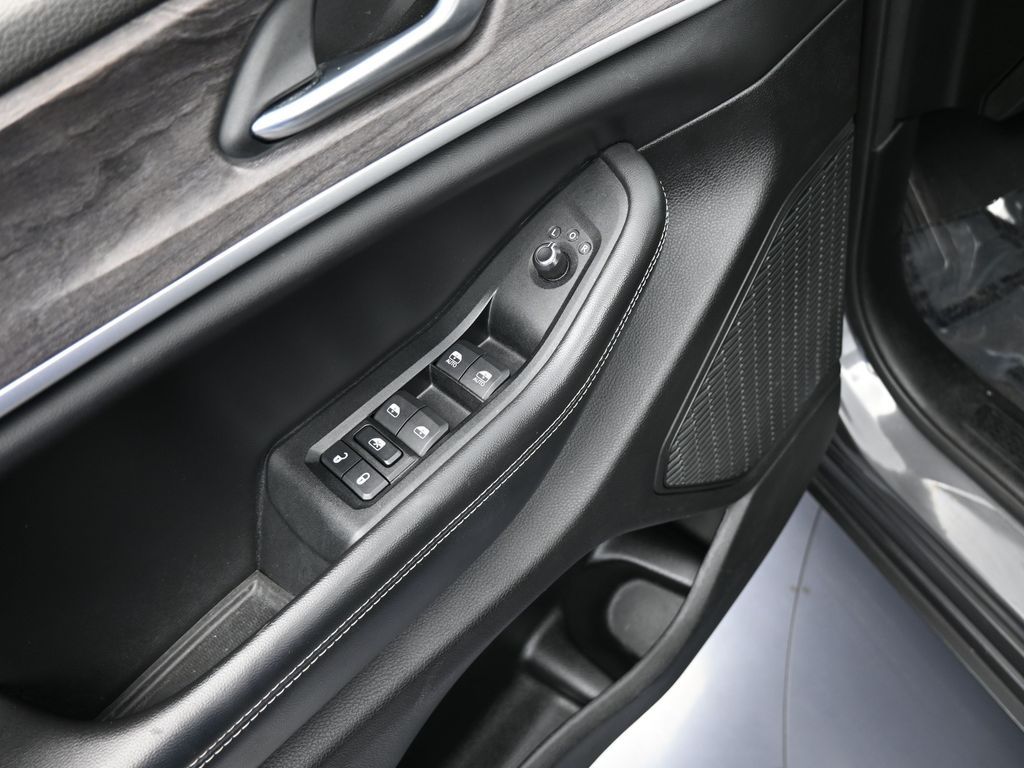 Vehicle image 61 of 78