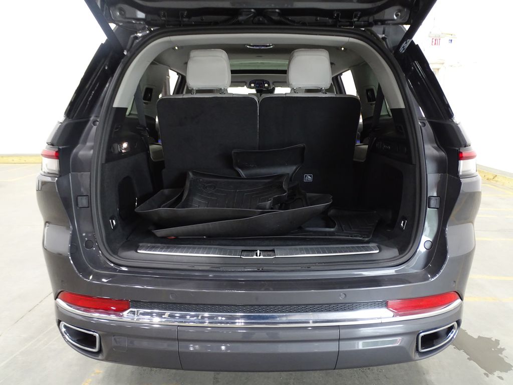 Vehicle image 9 of 59