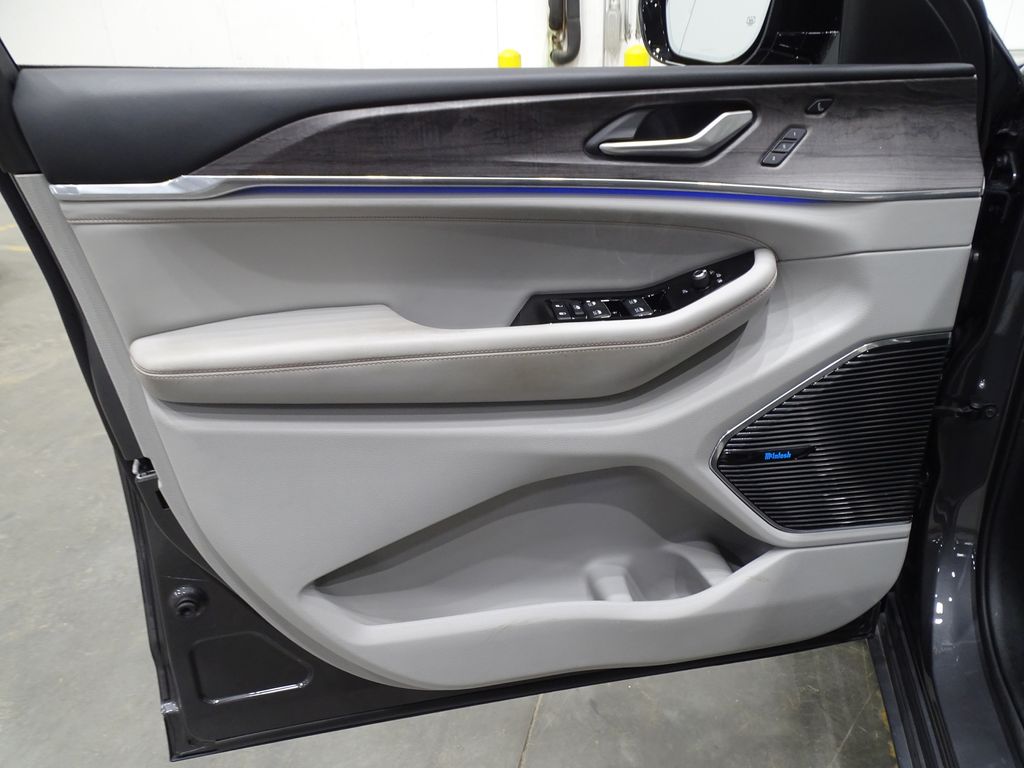 Vehicle image 47 of 59
