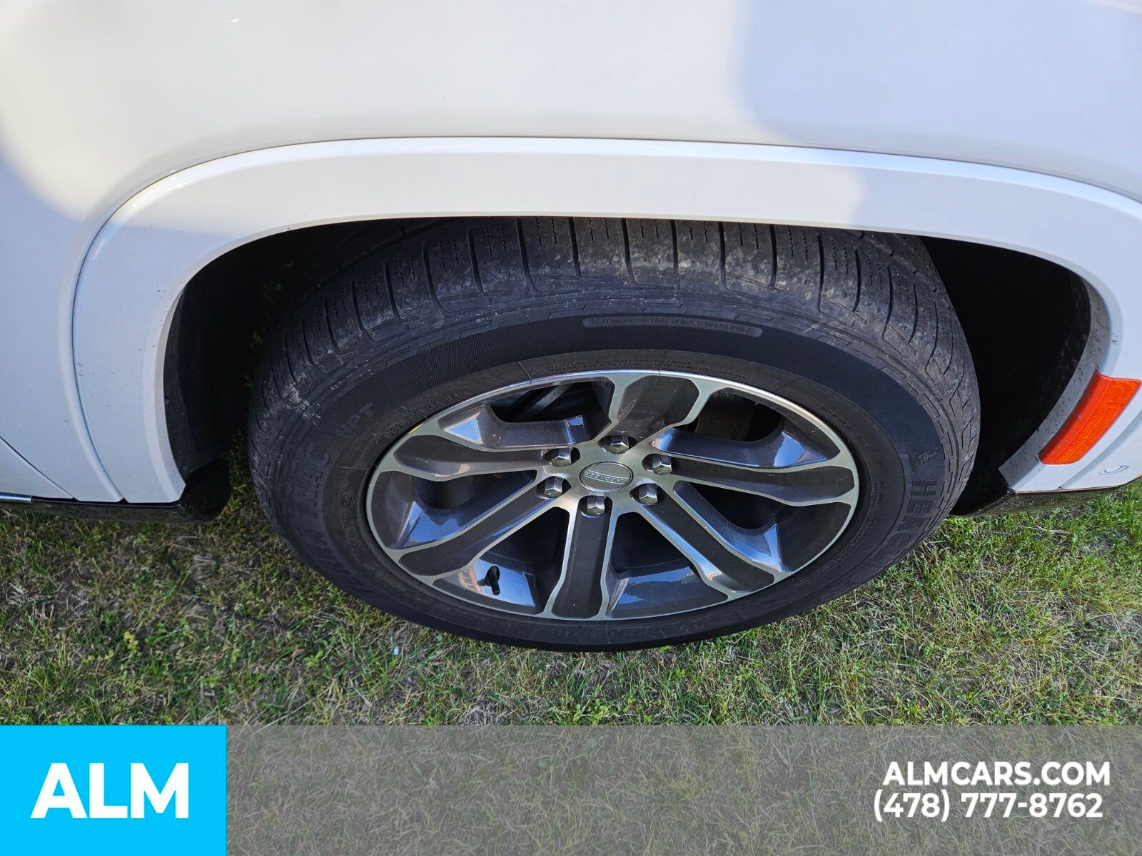 Vehicle image 17 of 24