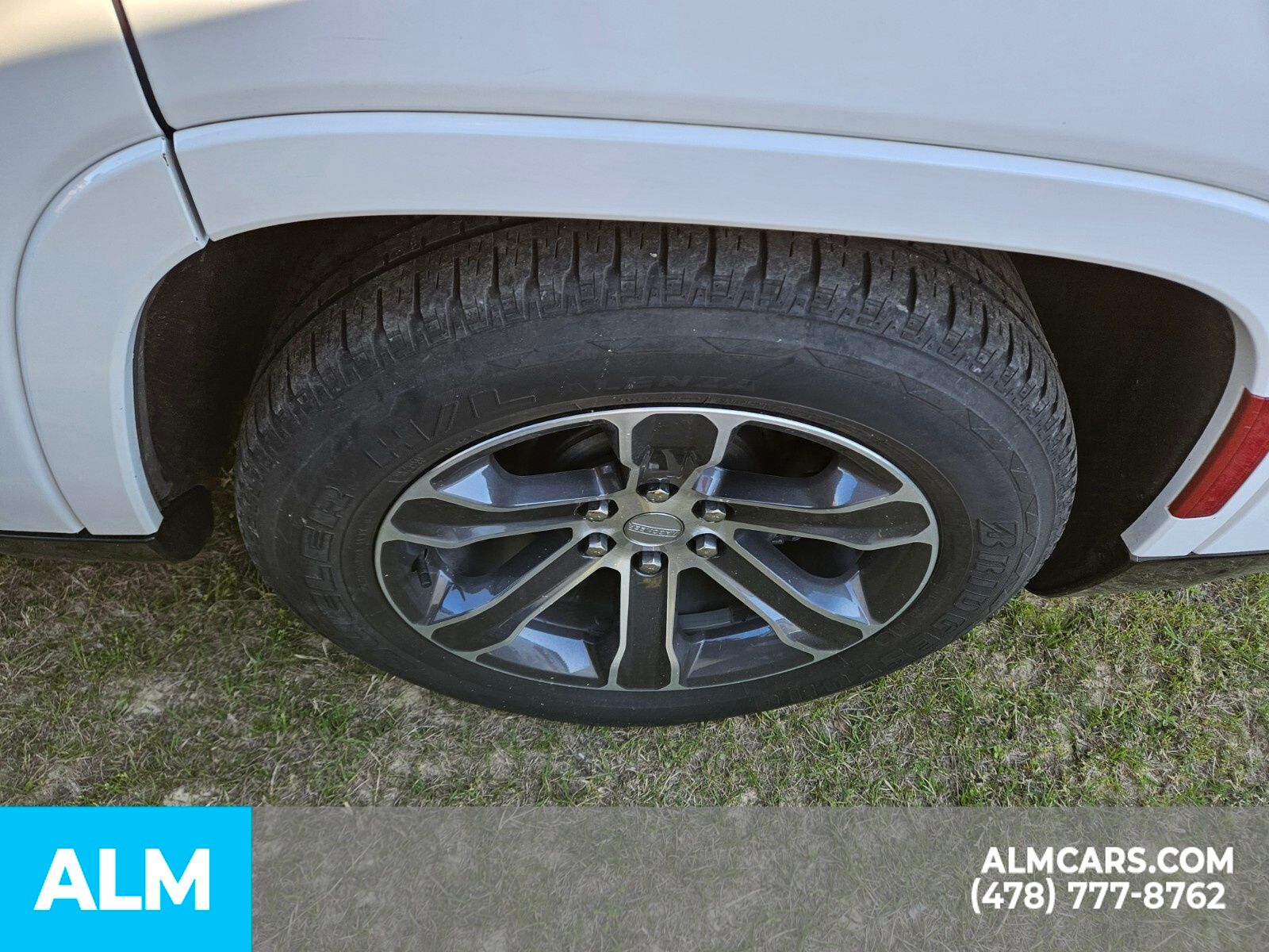Vehicle image 11 of 24