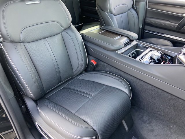 Vehicle image 7 of 19