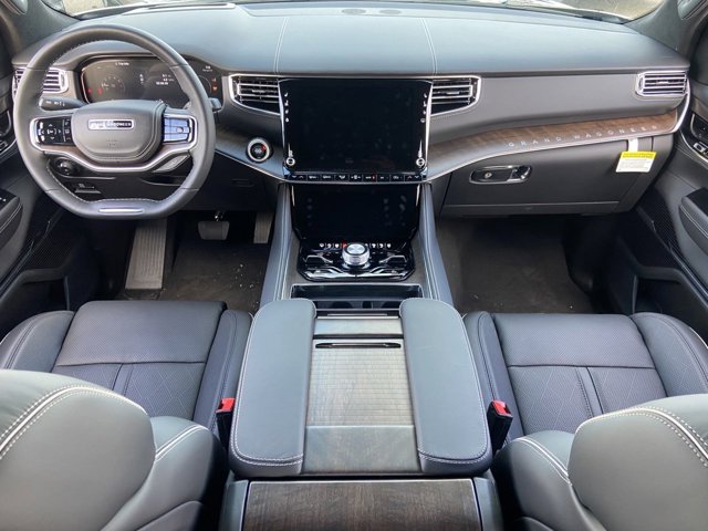 Vehicle image 11 of 19